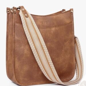 CLUCI Vegen Leather Crossbody Bag - Hobo style in Tan